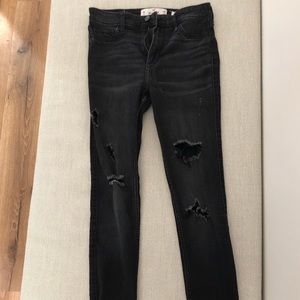 hollister ripped jean